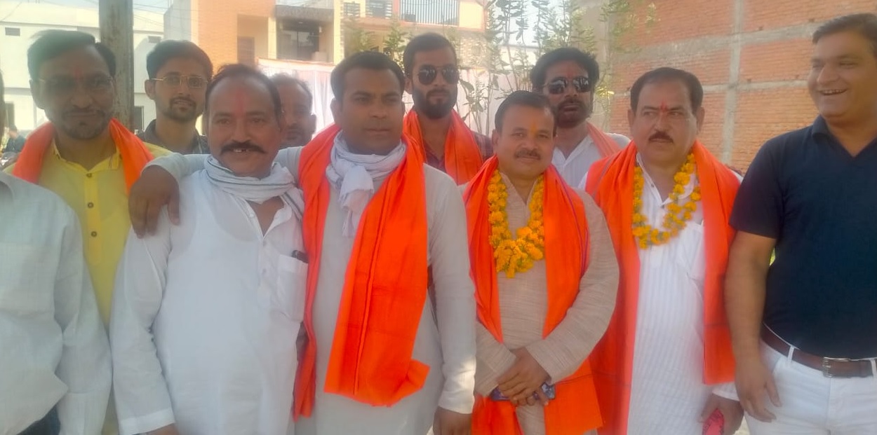 महाशिवरात्रि पर अस्पताल चौराहा स्थित शिव मंदिर में बजरंग सेना नगर इकाई द्वारा आयोजित किया गया भण्डारा, सैकड़ों भक्तों ने ग्रहण किया प्रसाद महाशिवरात्रि पर अस्पताल चौराहा स्थित शिव मंदिर में बजरंग सेना नगर इकाई द्वारा आयोजित किया गया भण्डारा, सैकड़ों भक्तों ने ग्रहण किया प्रसाद